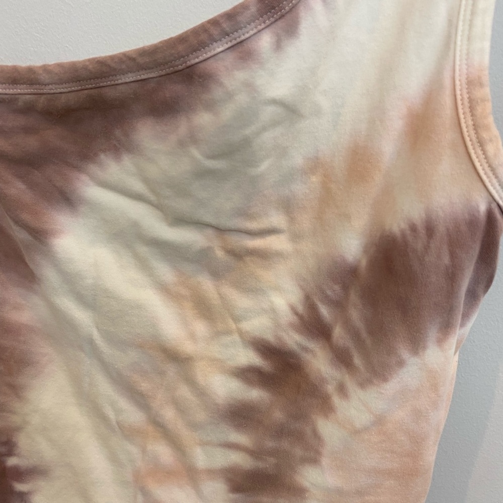 Tank - Picture 2 of 2